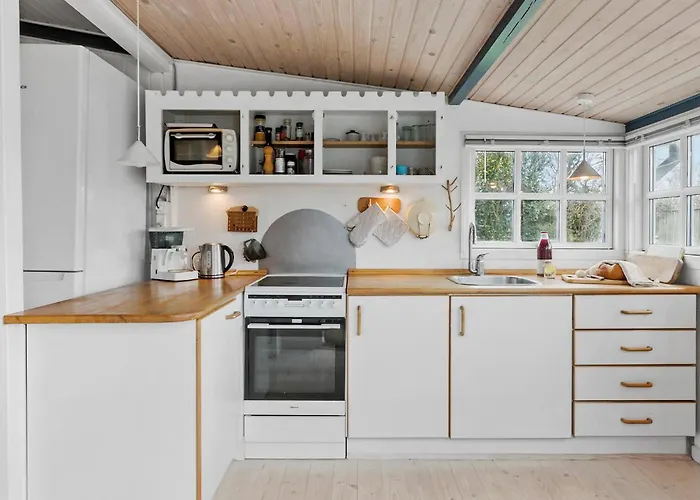 3 Bedroom Awesome In Semesterbostad