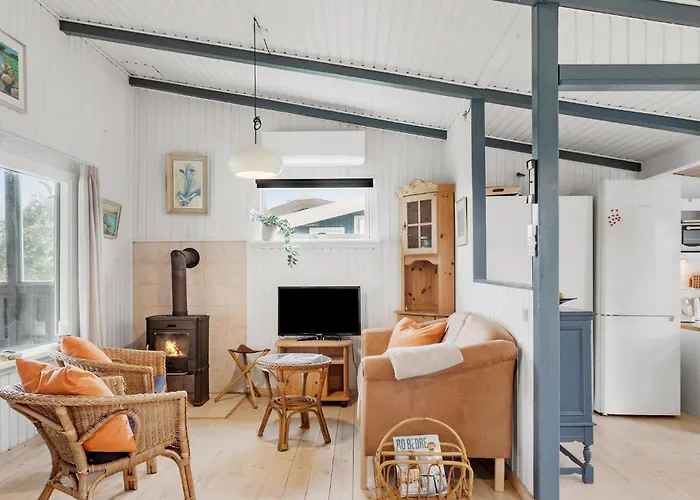 3 Bedroom Awesome In Semesterbostad *